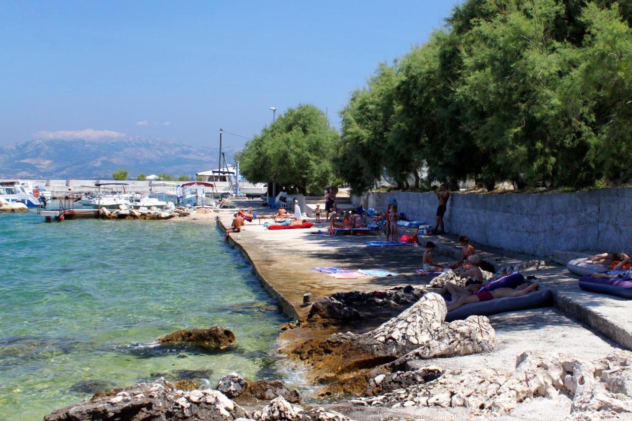 Apartments By The Sea Arbanija, Ciovo - 1085 トロギール エクステリア 写真