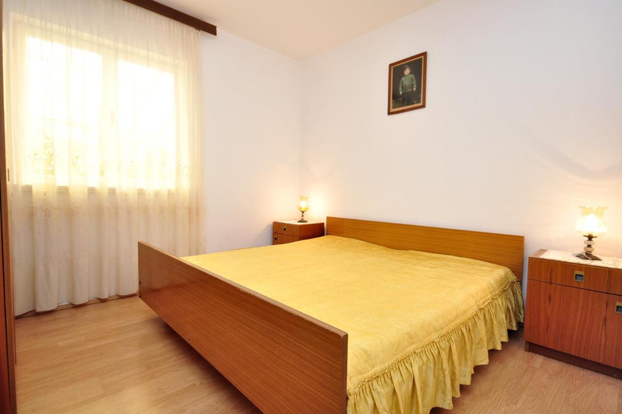 Apartments By The Sea Arbanija, Ciovo - 1085 トロギール エクステリア 写真