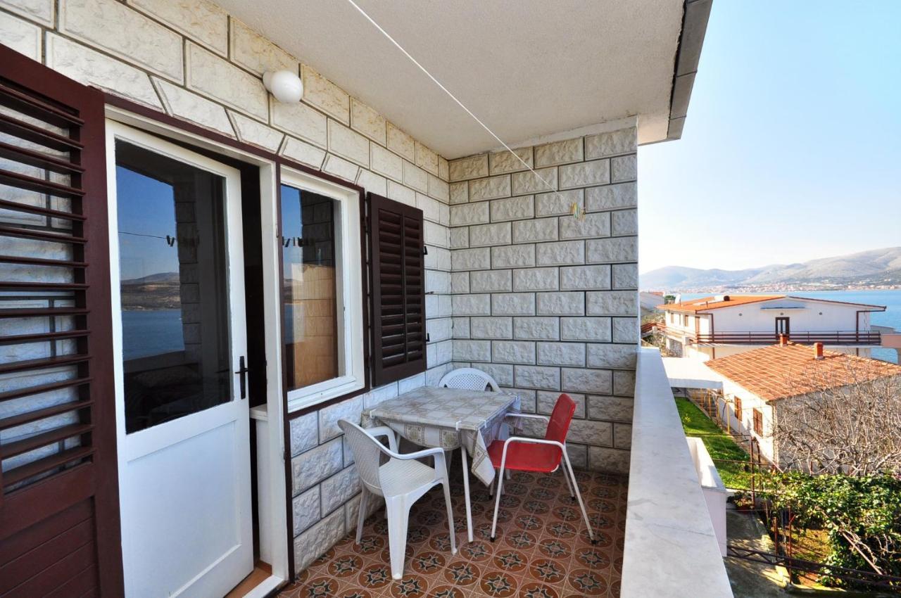 Apartments By The Sea Arbanija, Ciovo - 1085 トロギール エクステリア 写真