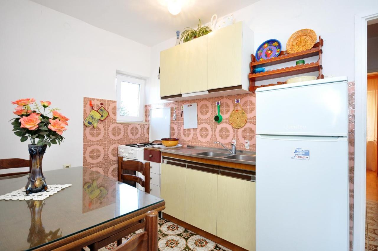 Apartments By The Sea Arbanija, Ciovo - 1085 トロギール エクステリア 写真